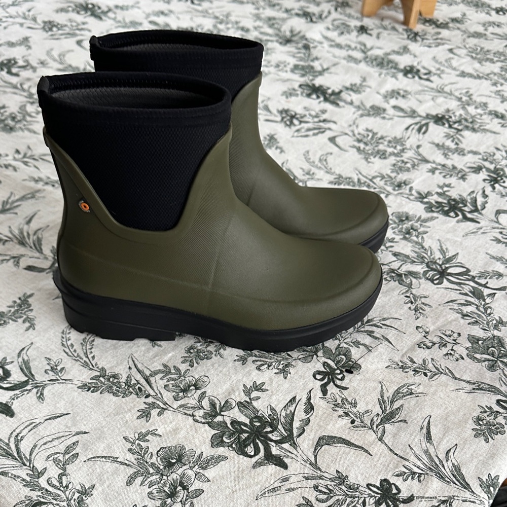 Bogs Hazel Chelsea Boot, size 10 Women’s.